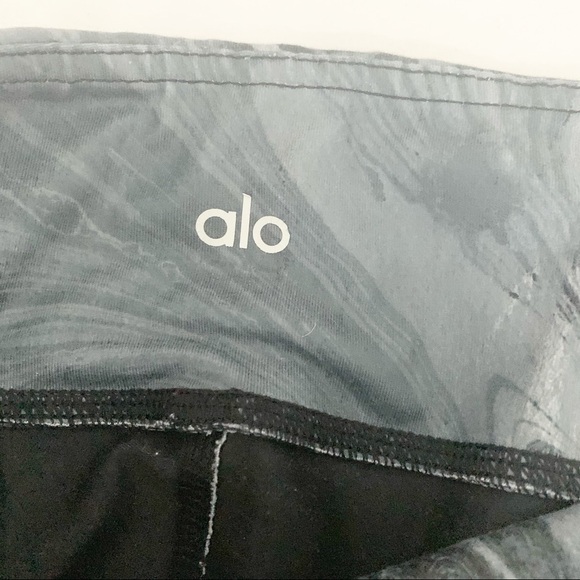 ALO Gray Airbrush Capri Leggings Extra-Small - Picture 6 of 8